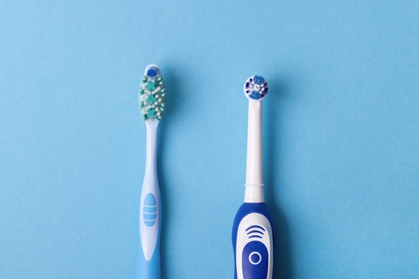 Faut-il choisir une brosse à dent électrique pour son enfant ? - Dentiste  pour Enfants